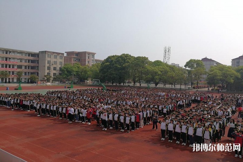 陜西工貿(mào)職業(yè)中等專業(yè)師范學(xué)校2020年報(bào)名條件、招生要求、招生對(duì)象