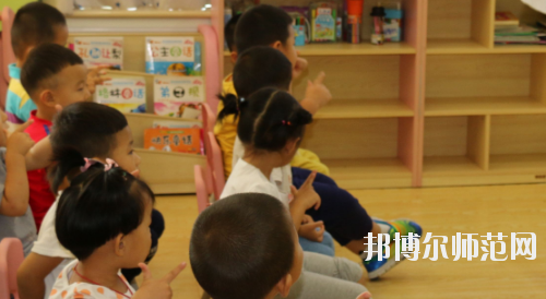 貴州2020年中專幼師學(xué)?？梢钥即髮? width=