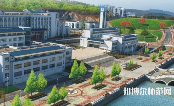 襄陽職業技術師范學院4