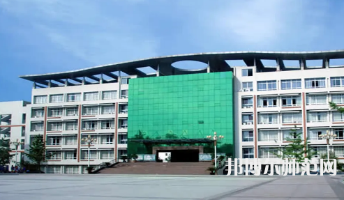 2023年四川省閬中師范學校環境如何